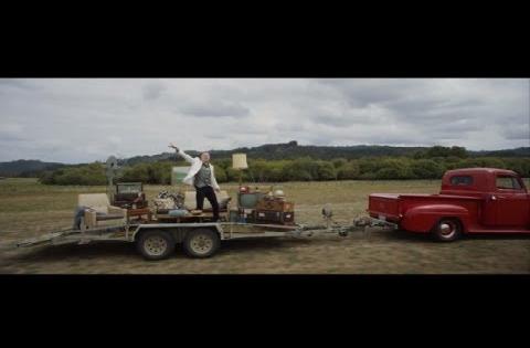 MACKLEMORE & RYAN LEWIS - CAN'T HOLD US FEAT. RAY DALTON (OFFICIAL MUSIC VIDEO)